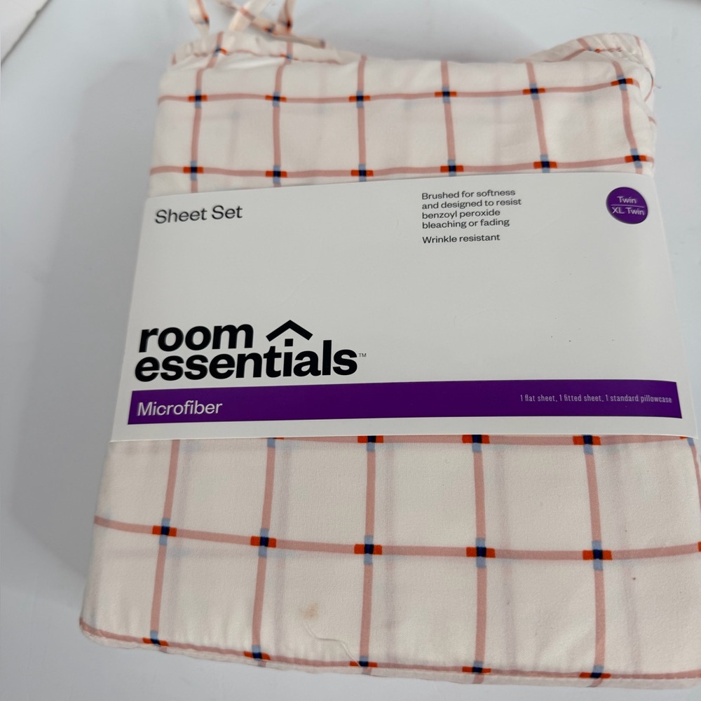 NWT Room Essentials Microfiber Sheet Set – Twin XL – Pink Grid Print‎